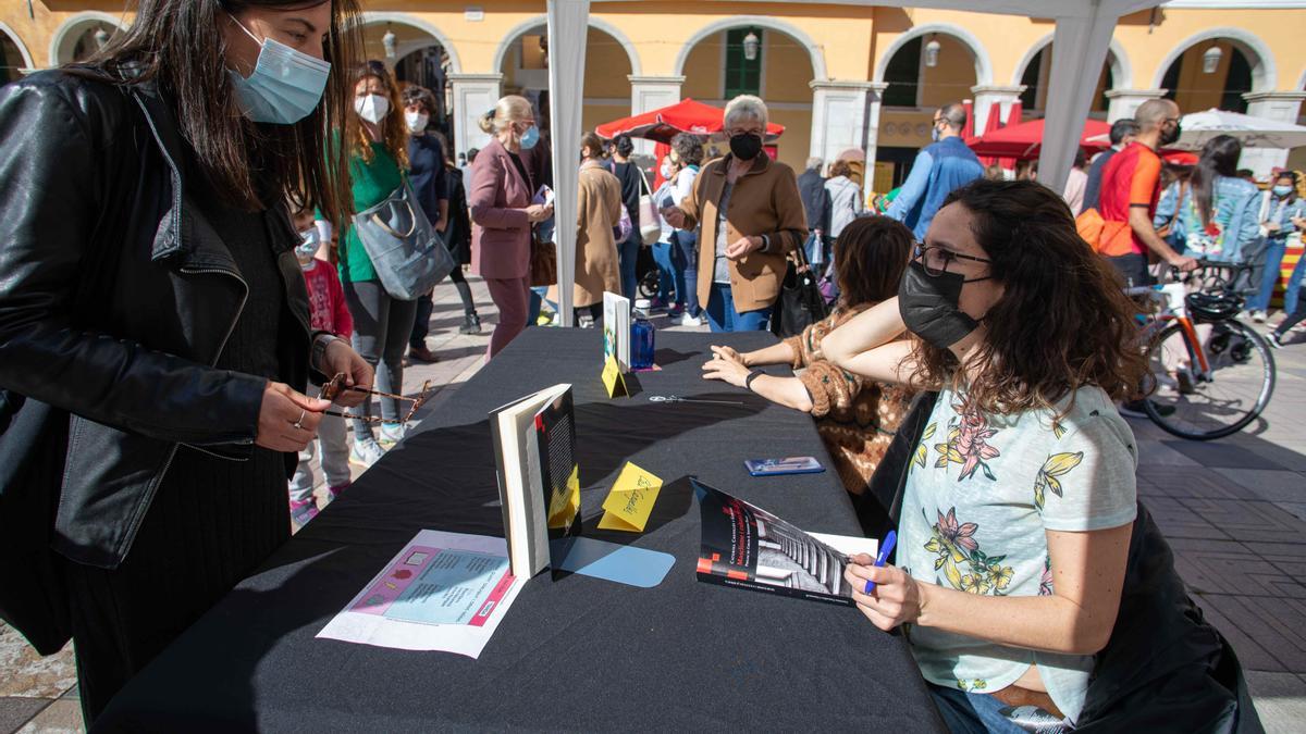 Sant Jordi arranca en Palma animado y con buen ritmo de ventas