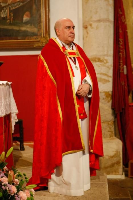 Medalla de honor al sacerdote Plácido Isidro