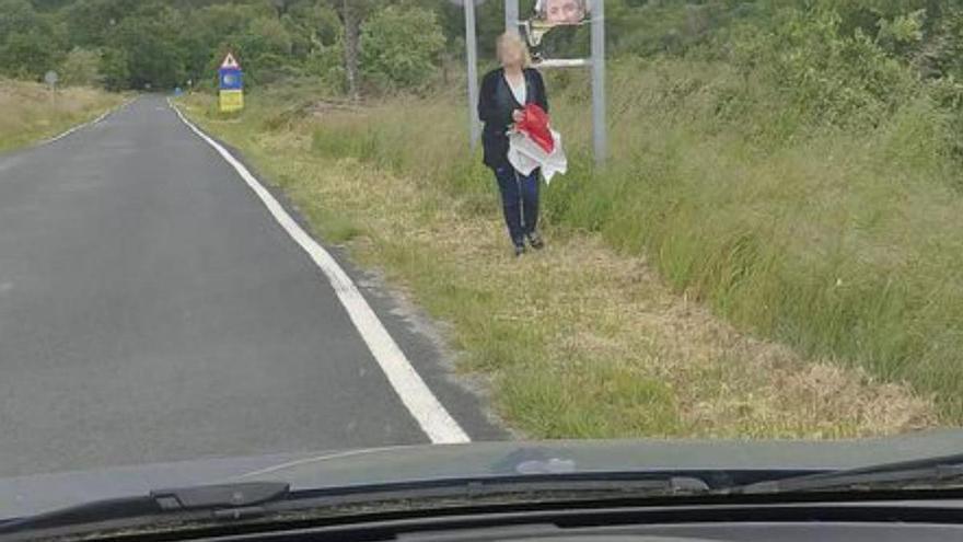 ¿Quién arranca los carteles en Amoeiro?