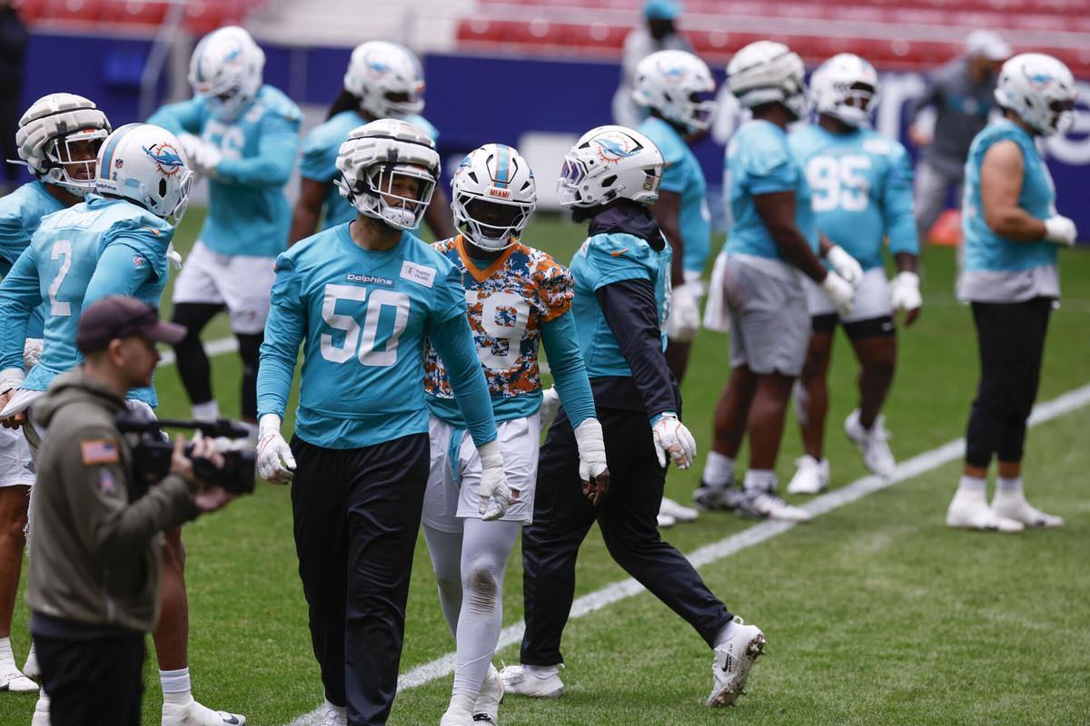 Entrenamiento de los Miami Dolphins en el estadio Metropolitano de Madrid para preparar su enfrentamiento ante los Washington Commanders.