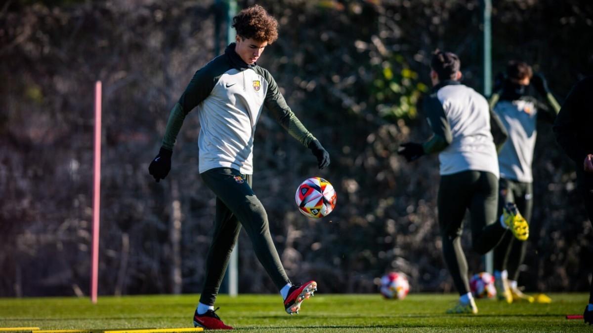 Noah Darvich entrenándose a las órdenes de Rafa Márquez