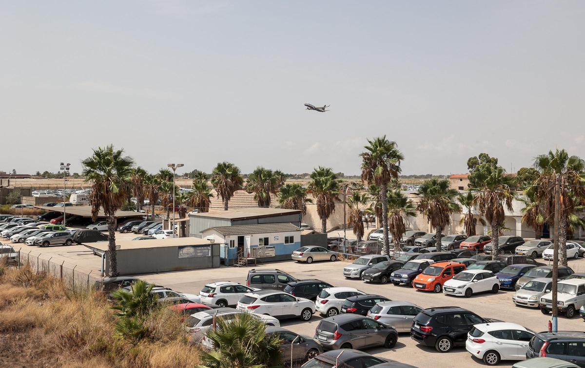 Coches de alquiler en las proximidades del aeropuerto de Alicante-Elche.