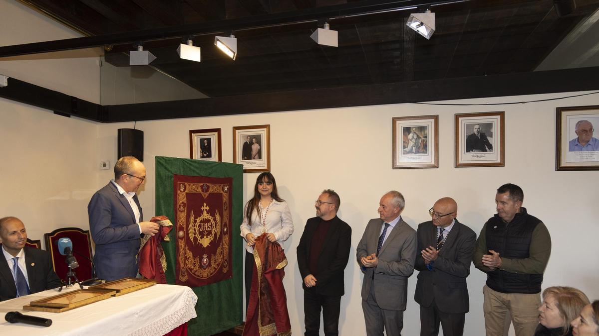 Presentación de las nuevas colgaduras de Semana Santa en Caravaca