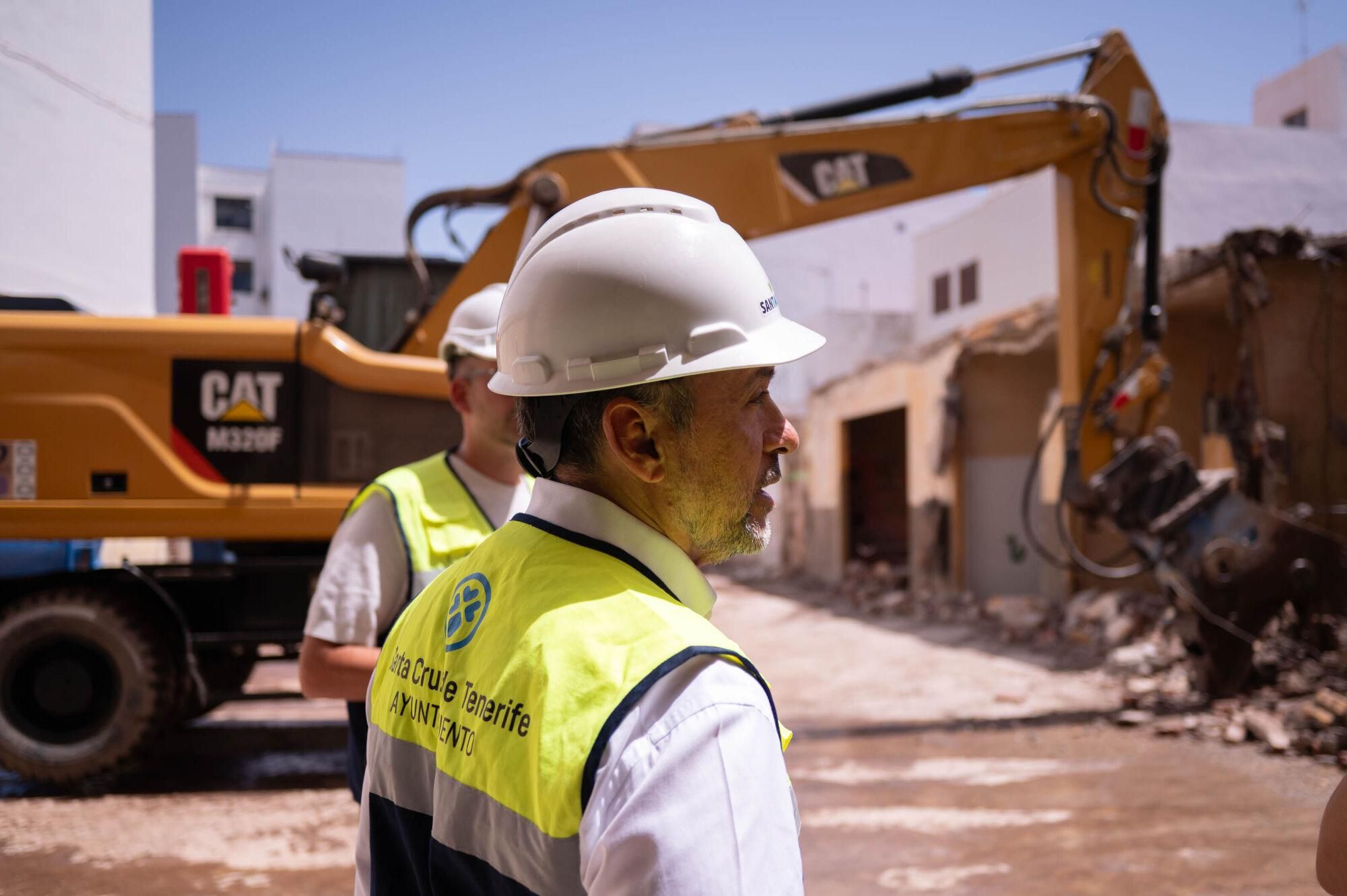 Demolición de las antiguas cocheras de Santa Cruz de Tenerife para la construcción de un aparcamiento en El Toscal.
