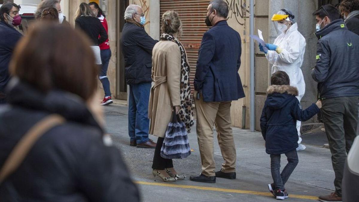 Les baixes laborals per òmicron es van triplicar a les portes de Nadal