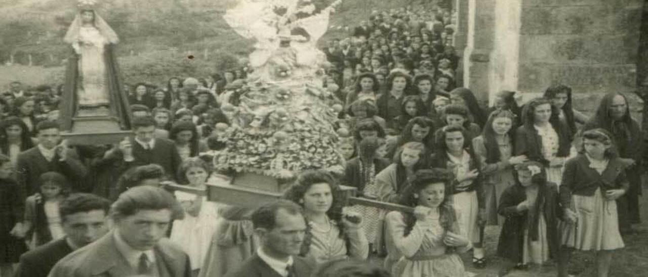 La procesión de Nuestra Señora del Rosario en 1946