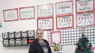 Esperanza, la lotera de Touro que reparte 20.000 euros: "Lo recibo con los brazos abiertos"