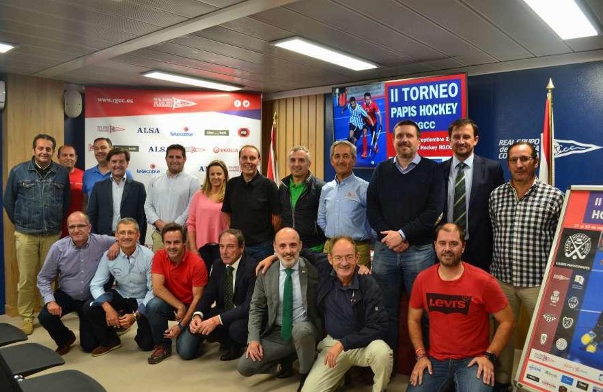 Jugadores y patrocinadores del torneo de "papis" del Grupo Covadonga.