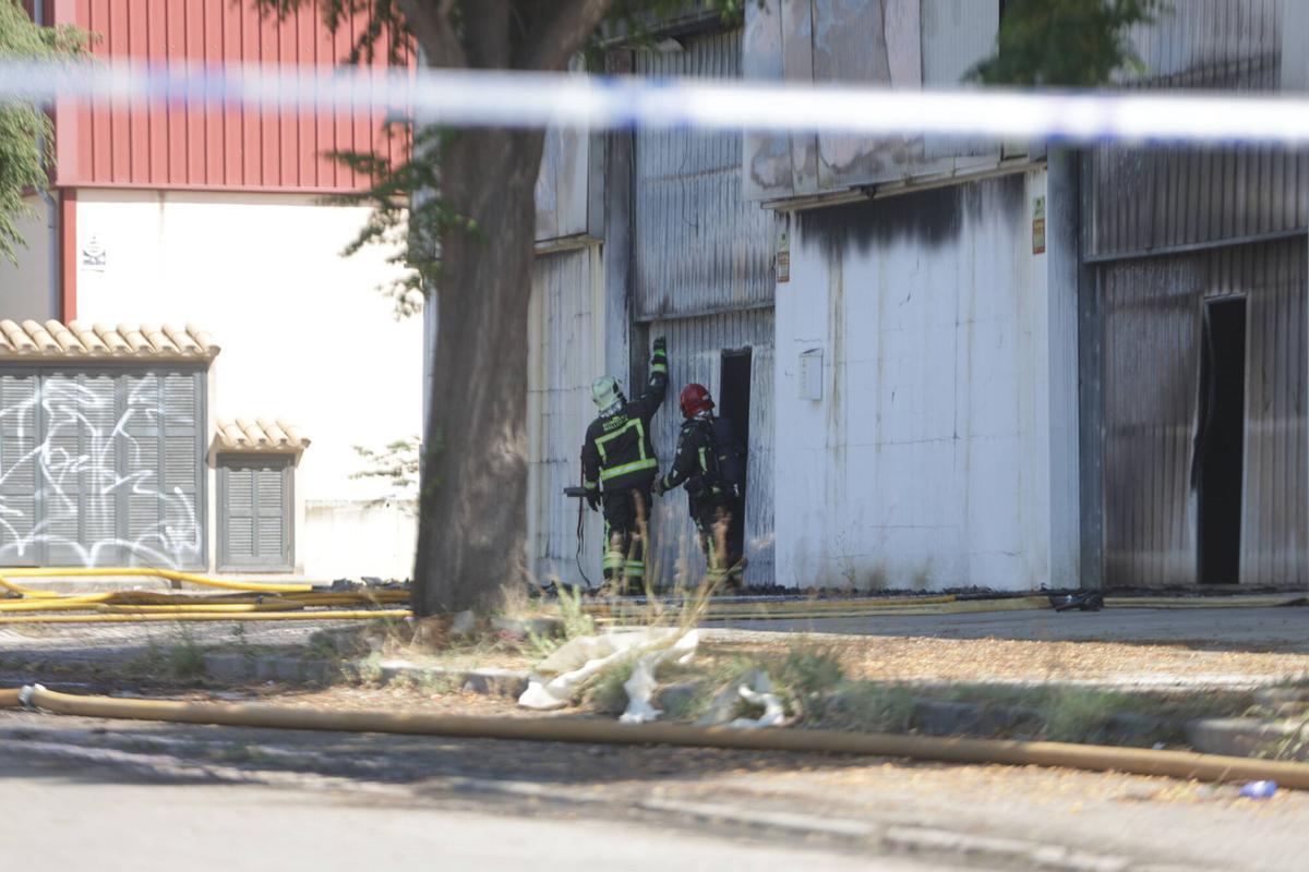 Un incendio destruye dos naves industriales en el polígono de Binissalem Un incendio destruye dos naves industriales en el polígono de Binissalem