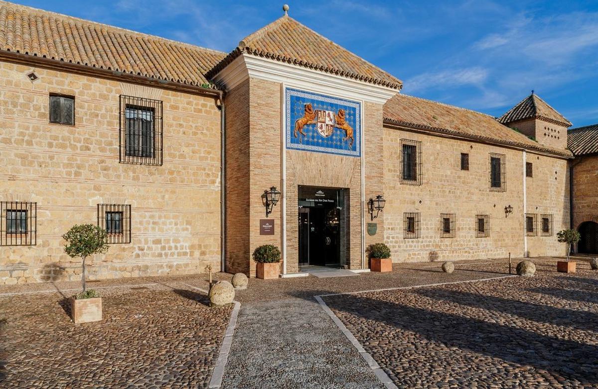 El Parador de Carmona, una joya histórica que permite dormir en un alcázar árabe del siglo XIV