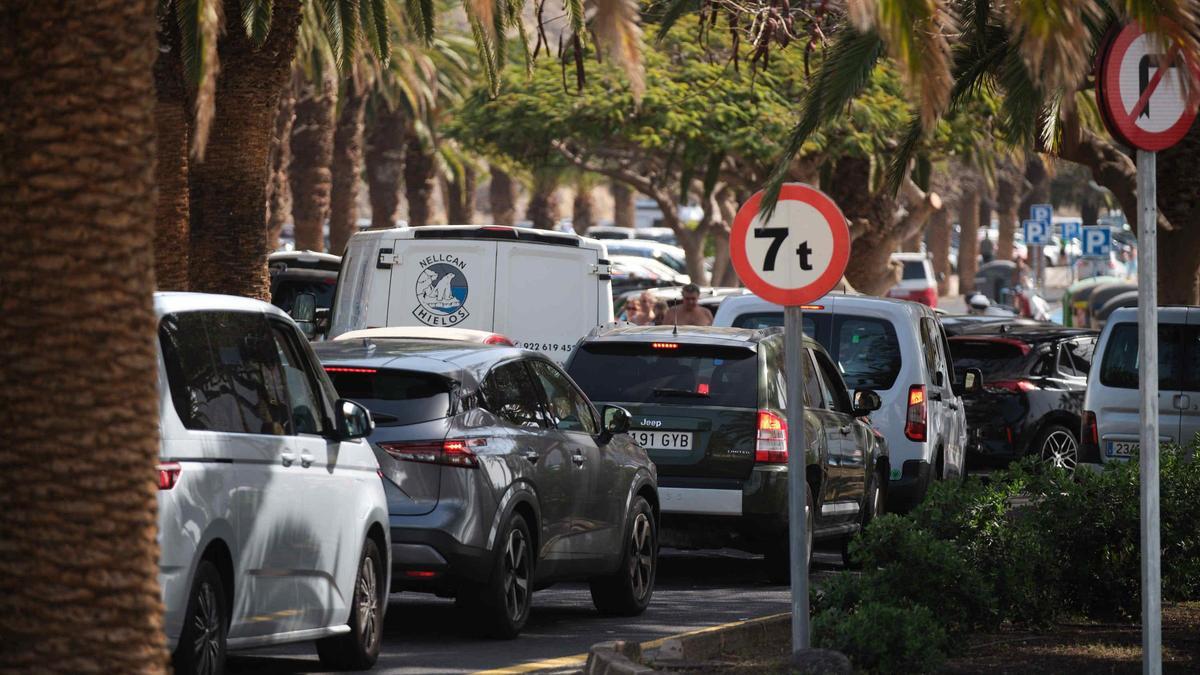 Colas durante el sábado en Las Teresitas