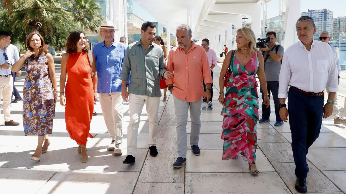 El presidente de la Junta de Andalucí­a, Juanma Moreno Bonilla, en la Feria de Málaga este miércoles.