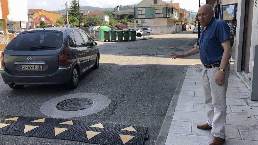 Vecinos de Aldea de Arriba llevan &quot;años&quot; sufriendo el ruido de tapas de alcantarilla y rejillas sin sellar