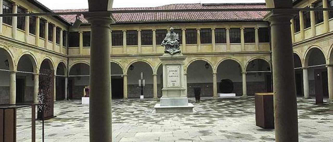 El claustro del edificio histórico de la Universidad de Oviedo.