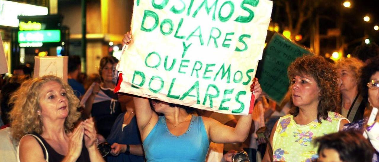 Protesta en Argentina contra el Gobierno de Eduardo Duhalde y el ’corralito’ financiero.