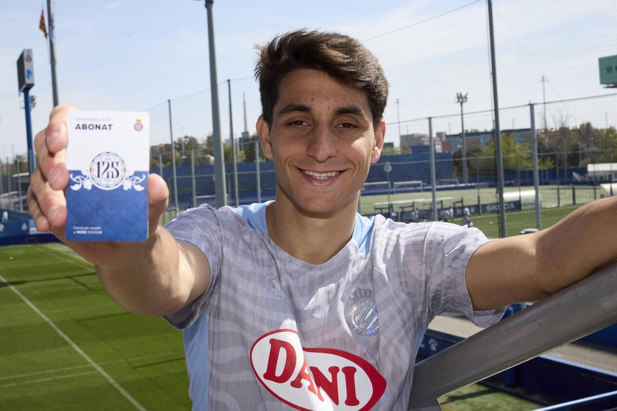 Ramon Terrats, jugador del RCD Espanyol y abonado del club blanquiazul