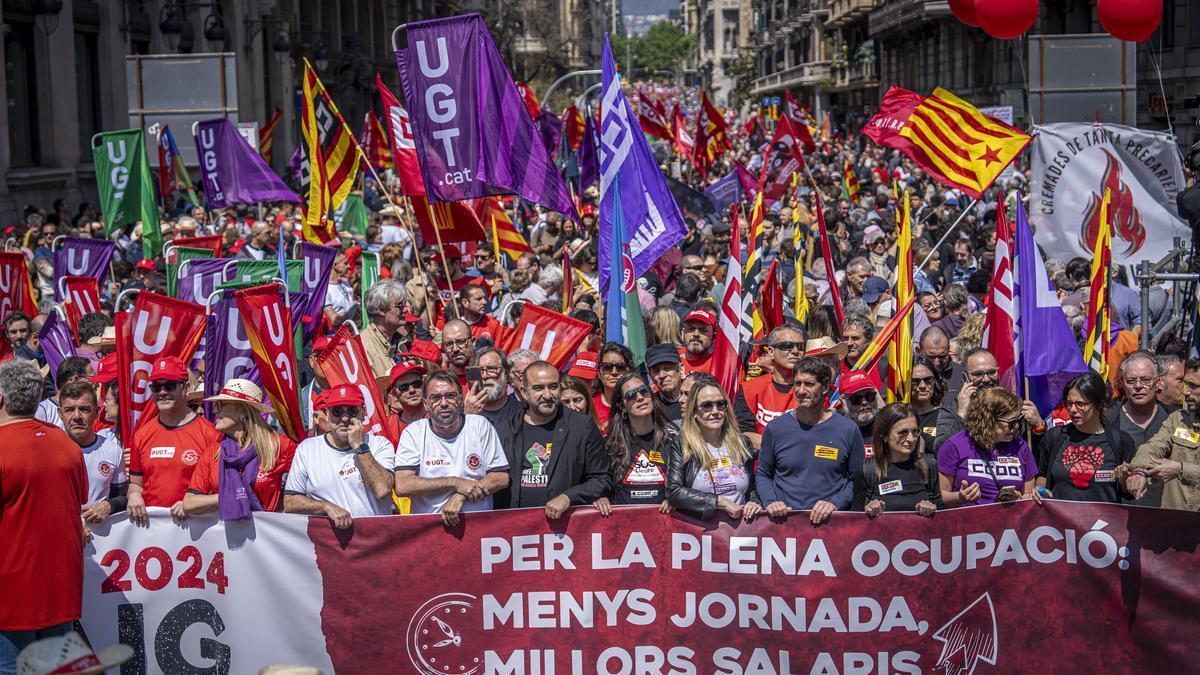 Manifestación con motivo del 1 de mayo en Barcelona, con los políticos en campaña electoral.