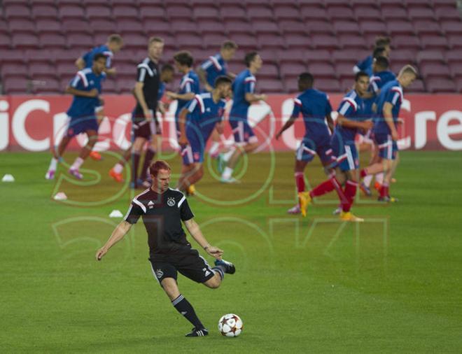 El Ajax prepara el partido en el Camp Nou