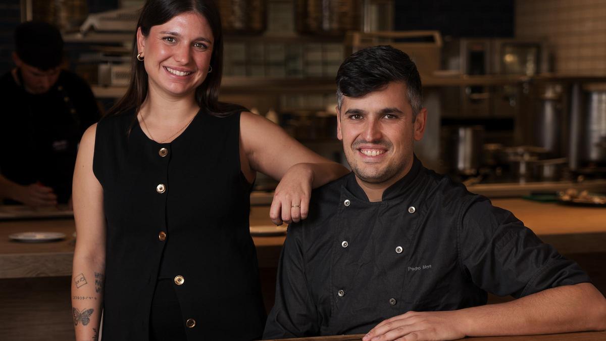 Los hermanos María y Pedro Moya, en el restaurante Cheche (Castelldefels).