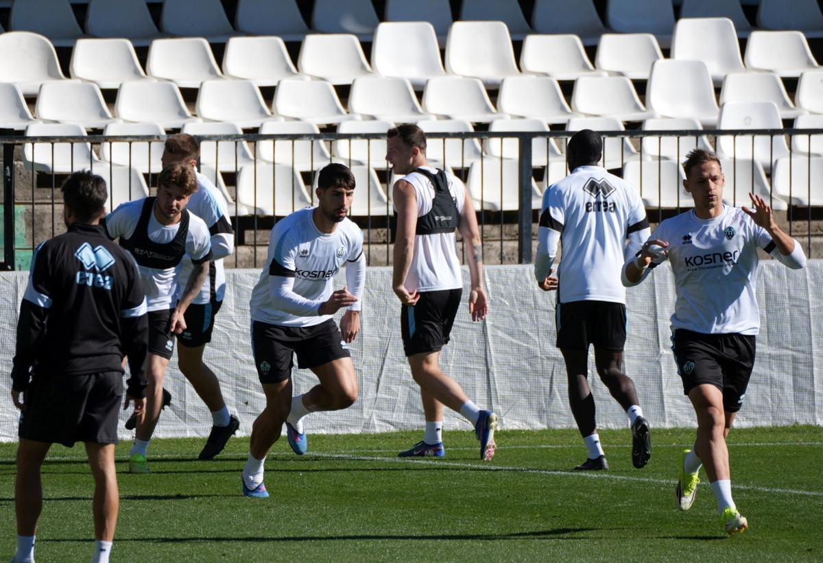¡Atención máxima! El entrenamiento previo en el SkyFi Castalia antes del Castellón-Almería