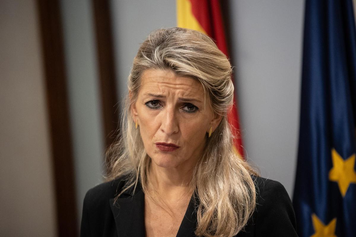 La vicepresidenta segunda, Yolanda Díaz, comparece tras la reunión del grupo Parlamentario Plurinacional Sumar en el Congreso de los Diputados, en el Escritorio del Congreso de los Diputados, a 28 de octubre de 2024, en Madrid (España).