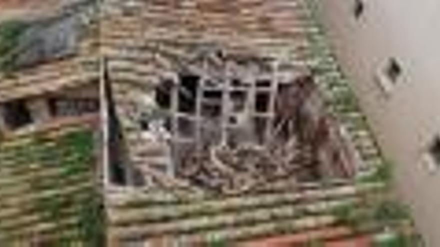 S&#039;ensorra la teulada d&#039;un edifici del Barri Vell de Girona
