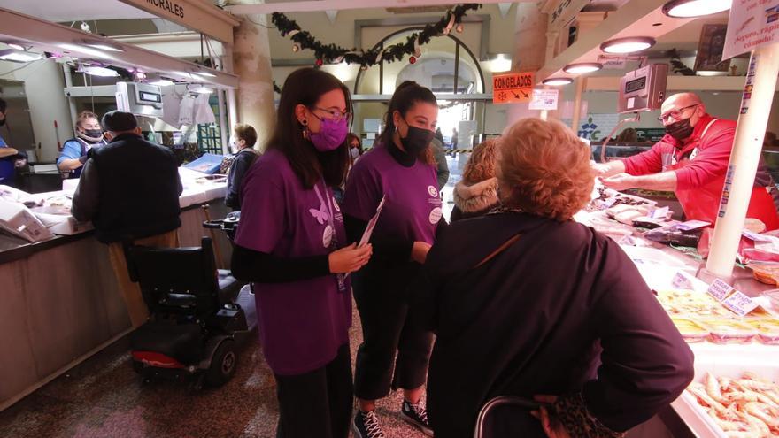 Los mercados de abastos sensibilizan a la ciudadanía contra la violencia de género