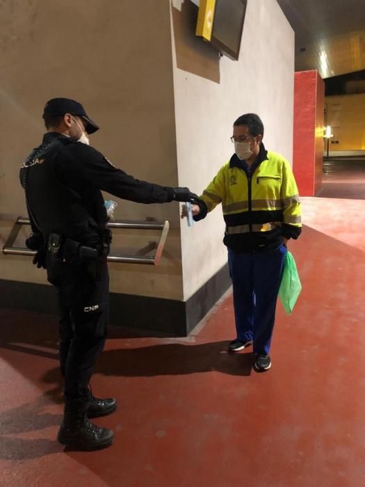 Reparto de mascarillas en Canarias