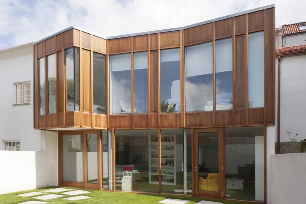 Premio Gran de Area 2014, del COAG, por una casa en Silleda, y Mención Especial Premio Juana de Vega de Arquitectura 2014.