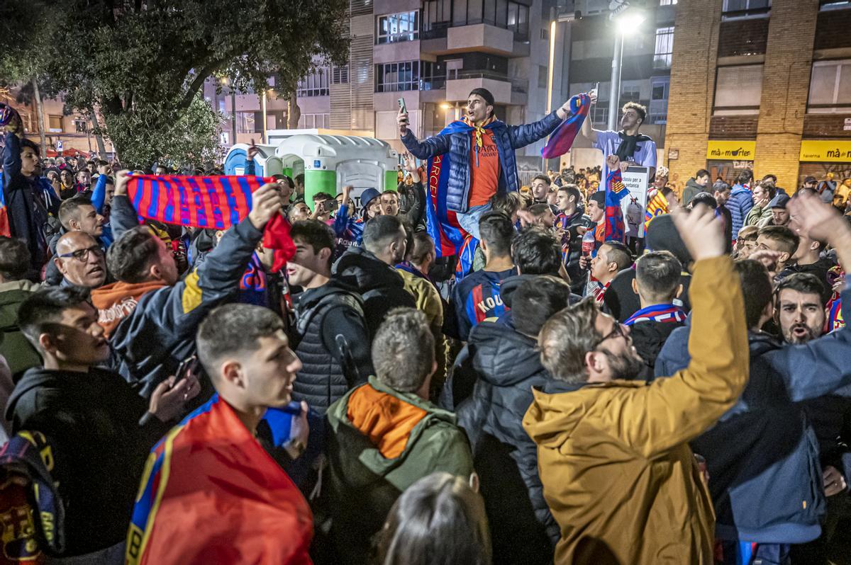 Quejas vecinales por molestias y aglomeraciones los días de partido en el Camp Nou y por el futuro proyecto del Espacio Barça