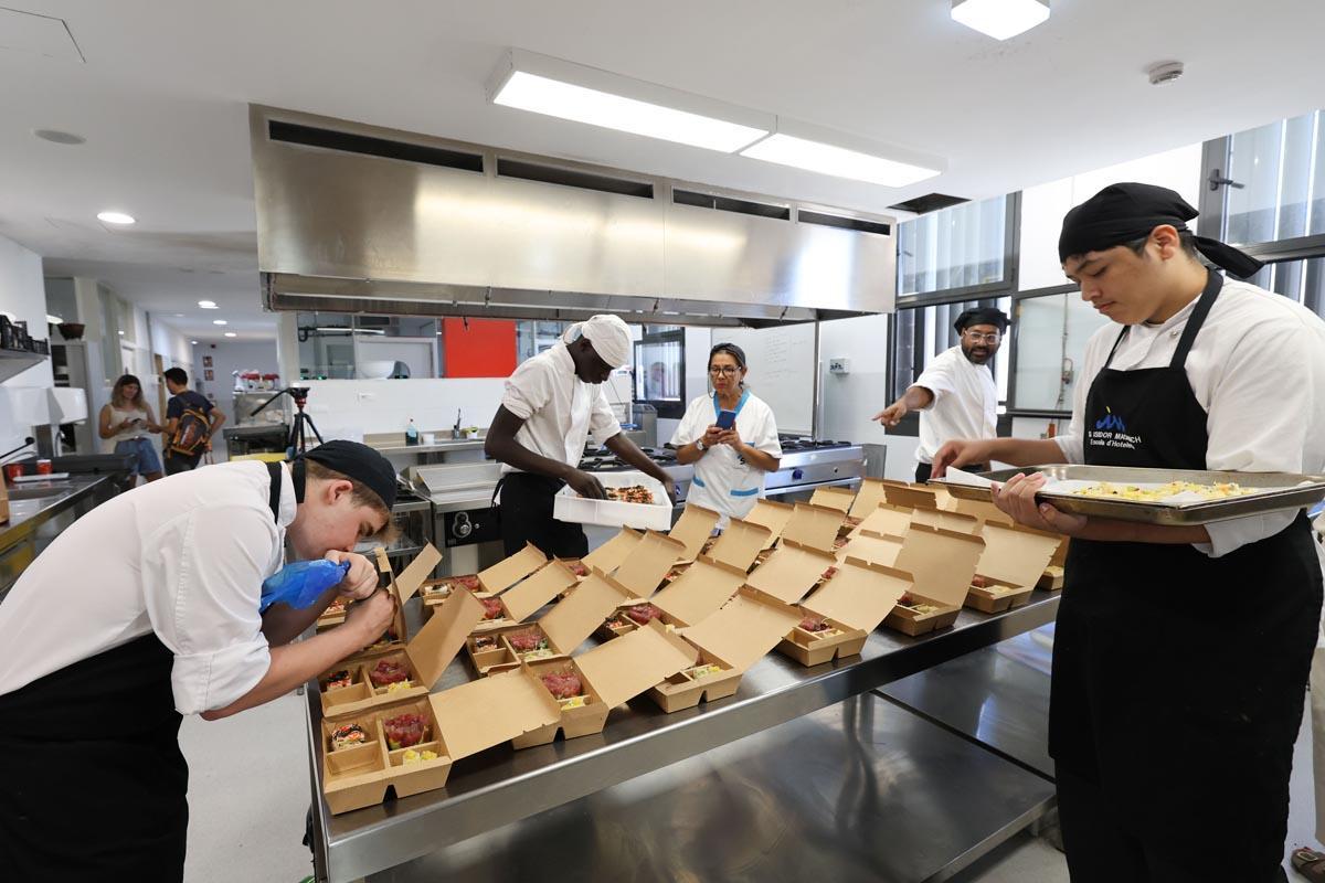 Todas las imágenes del taller de cocina en el IES Macabich de Ibiza