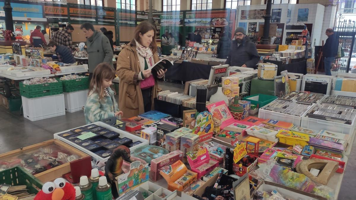 Publico en el mercadillo realizado el año pasado.