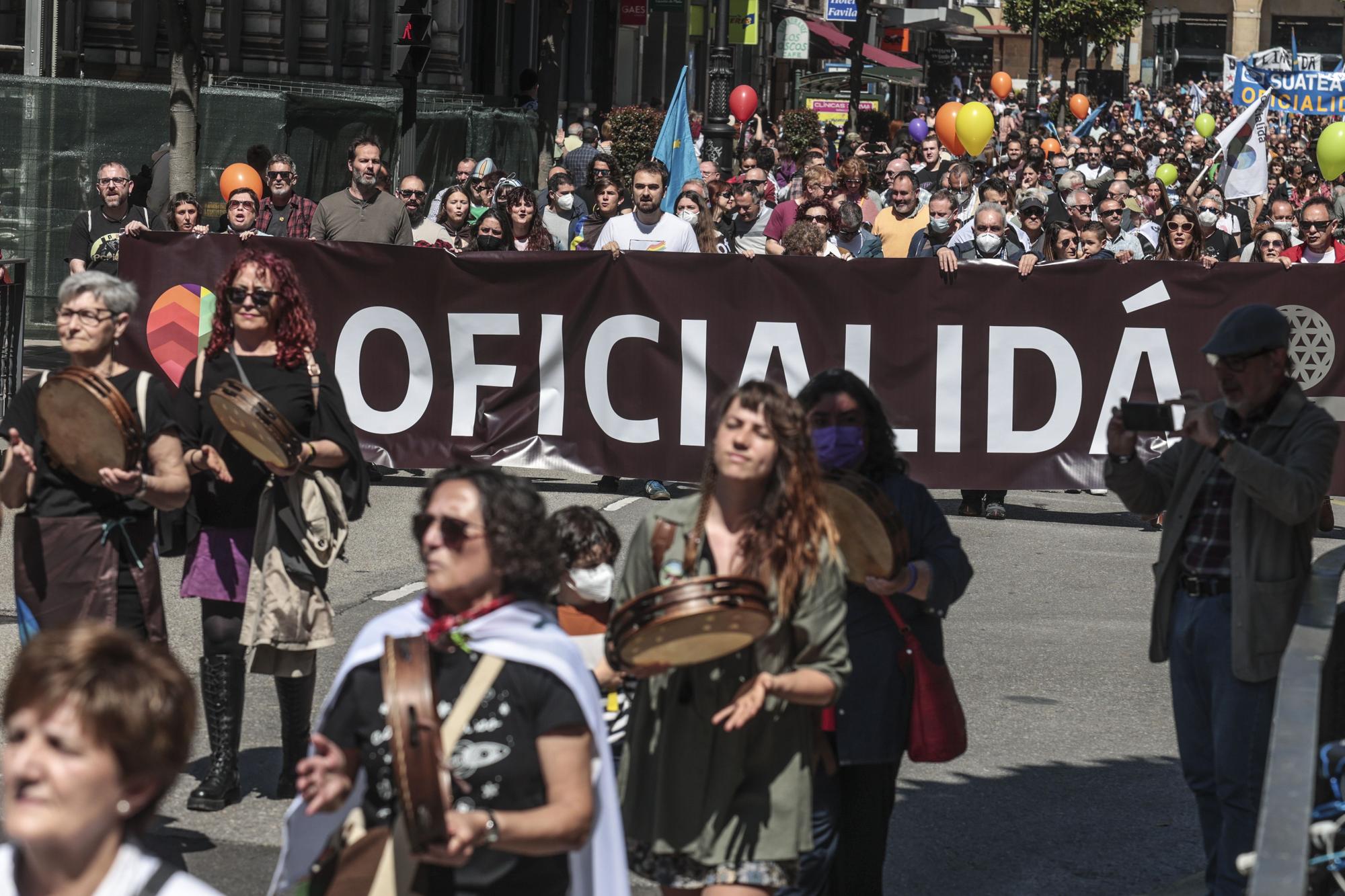 Multitudinaria manifestación por la oficialidad en Oviedo