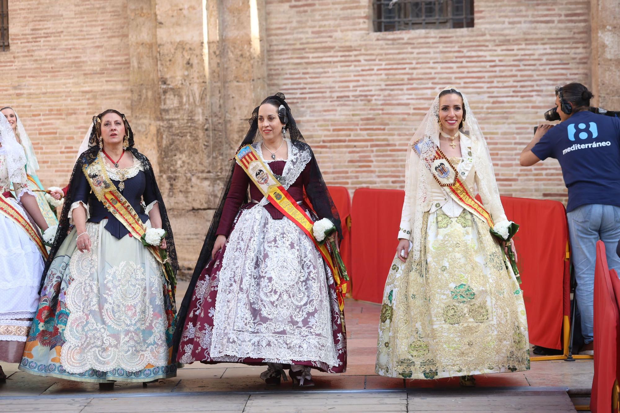 Búscate en el primer de la Ofrenda en la calle de la Paz hasta las 17 horas