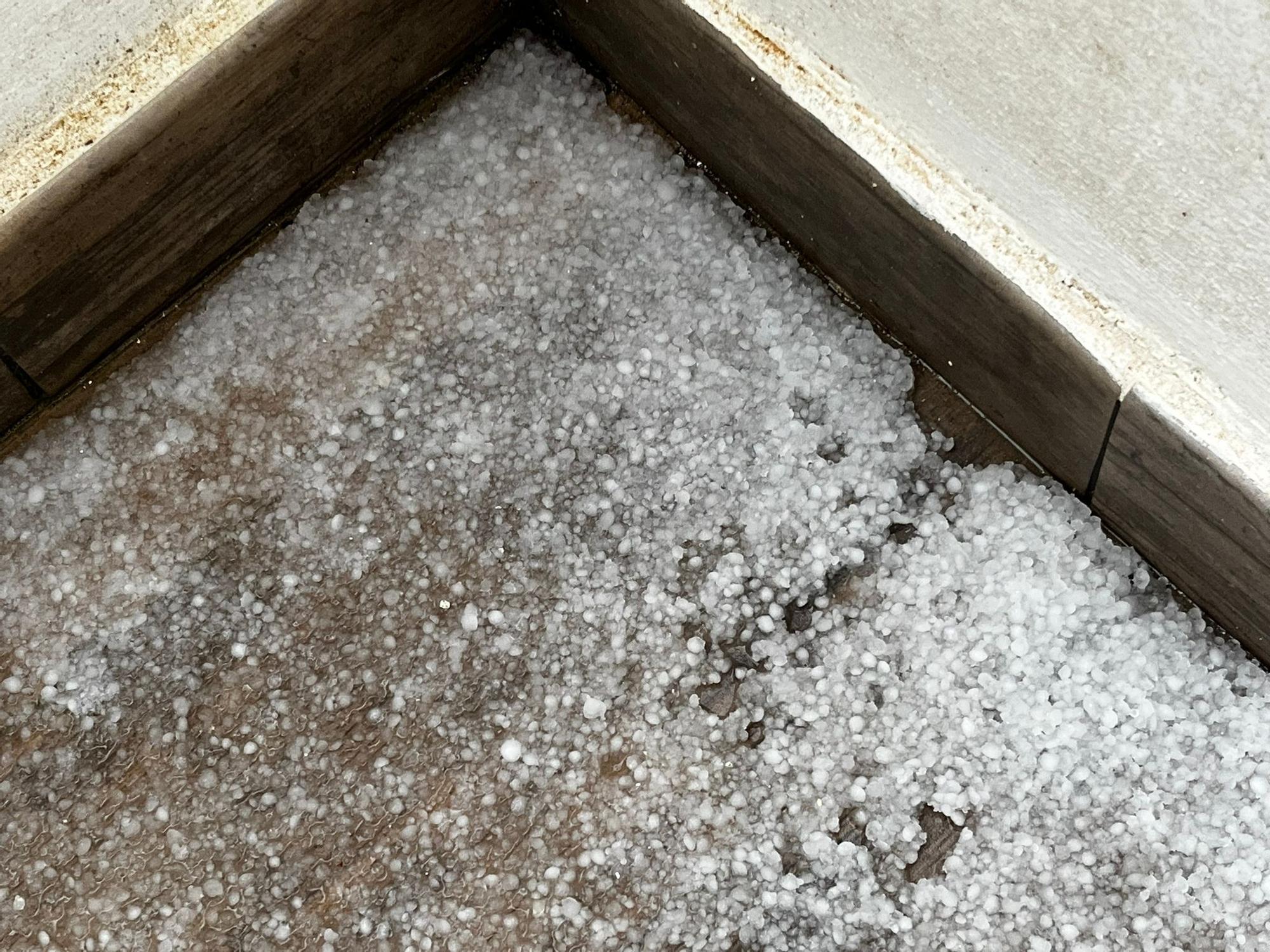 Bajada de temperaturas en Ibiza: Una manta de granizo cubre Siesta