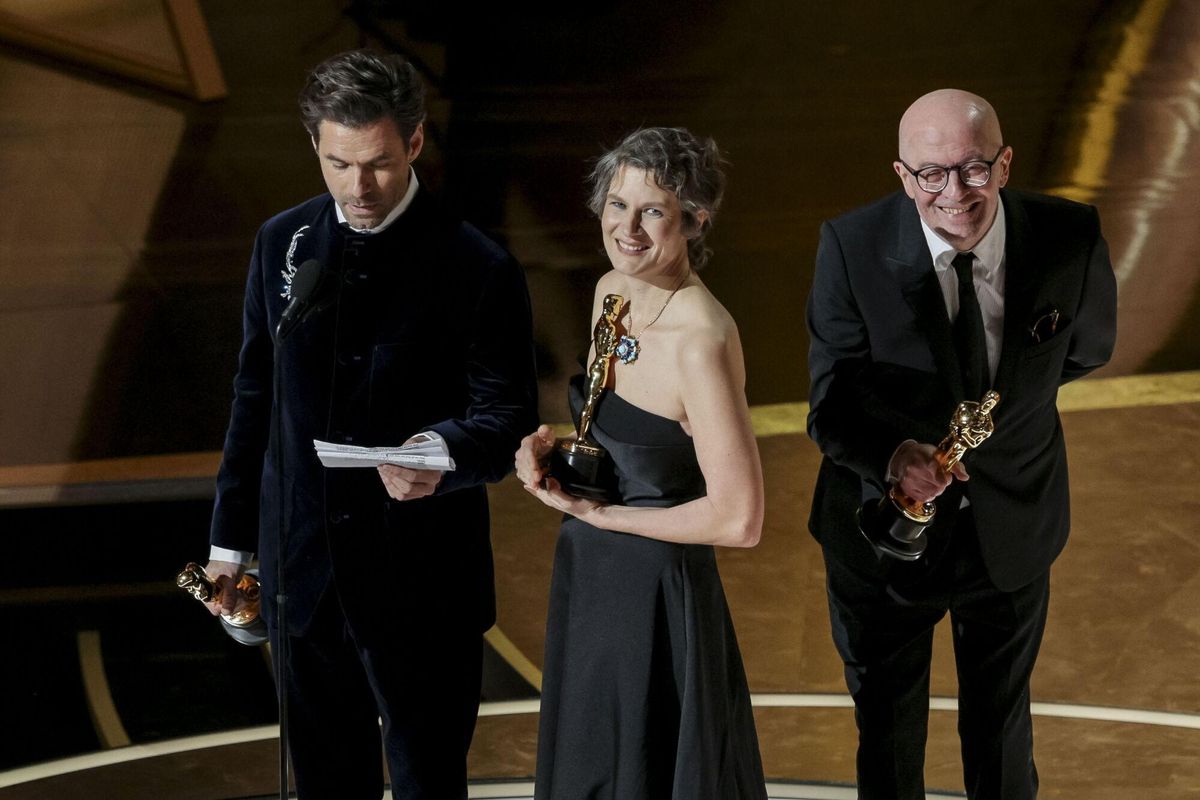 LOS ANGELES (United States), 03/03/2025.- (L-R) Clement Ducol, Camille, and Jacques Audiard accept the Oscar for Best Original Song for El Mal from the film Emilia Perez during the 97th annual Academy Awards ceremony at the Dolby Theatre in the Hollywood neighborhood of Los Angeles, California, USA, 02 March 2025. EFE/EPA/ALLISON DINNER