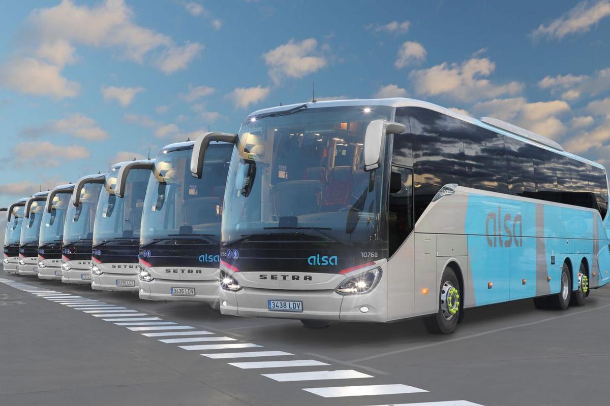 Algunos autobuses de la flota de Alsa