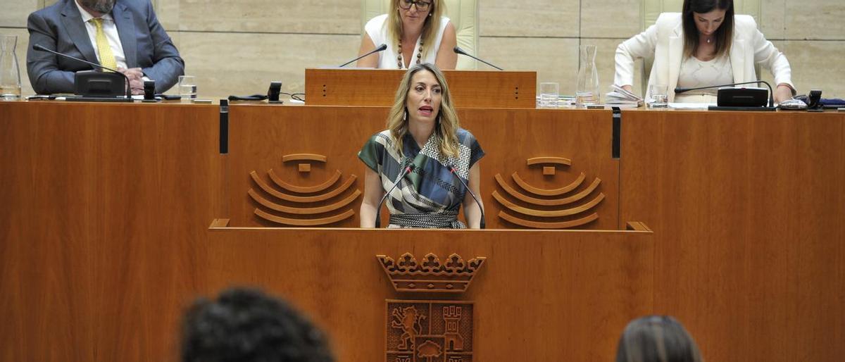 María Guardiola, investida presidenta d’Extremadura amb el sí de Vox