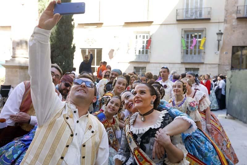 La Diputació de València recibe a las comisiones falleras