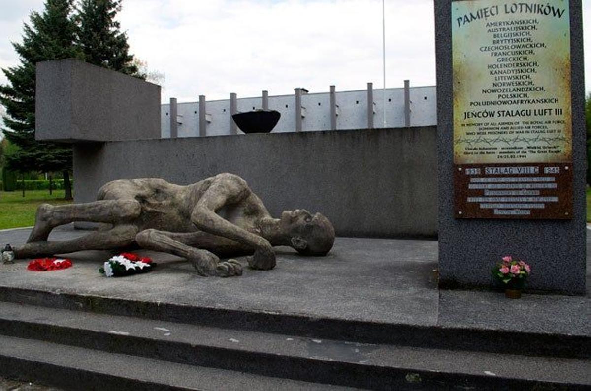 Memorial en recuerdo de las decenas de miles de víctimas de los dos campos de prisioneros ubicados en Zagan durante el III Reich.