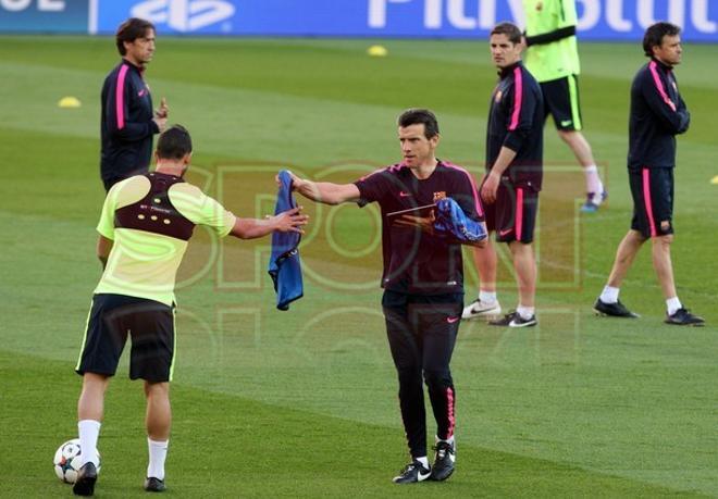 El FC Barcelona entrena en París el partido de Champions