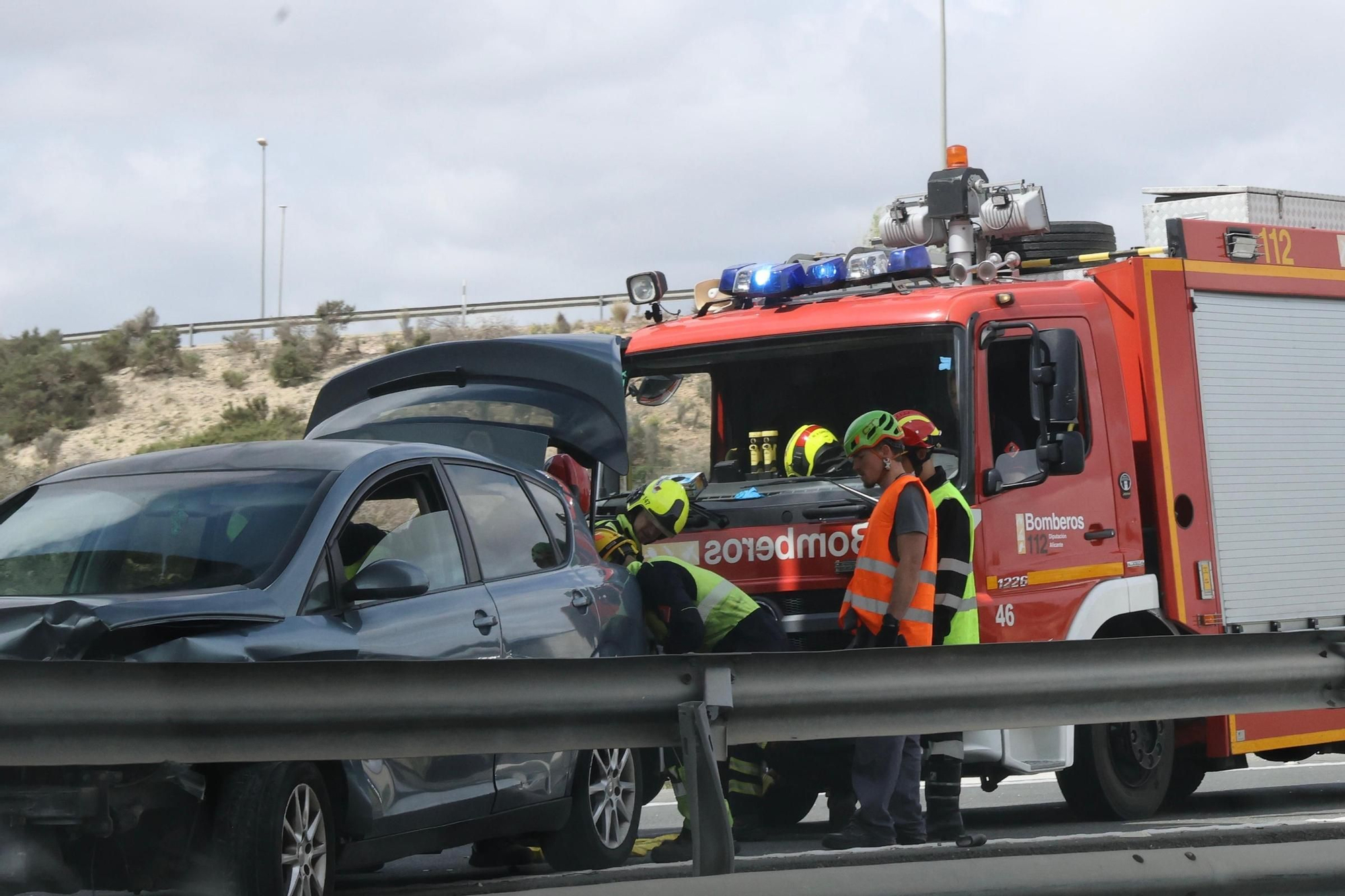 Aparatoso accidente en la A-31 en Monforte del Cid