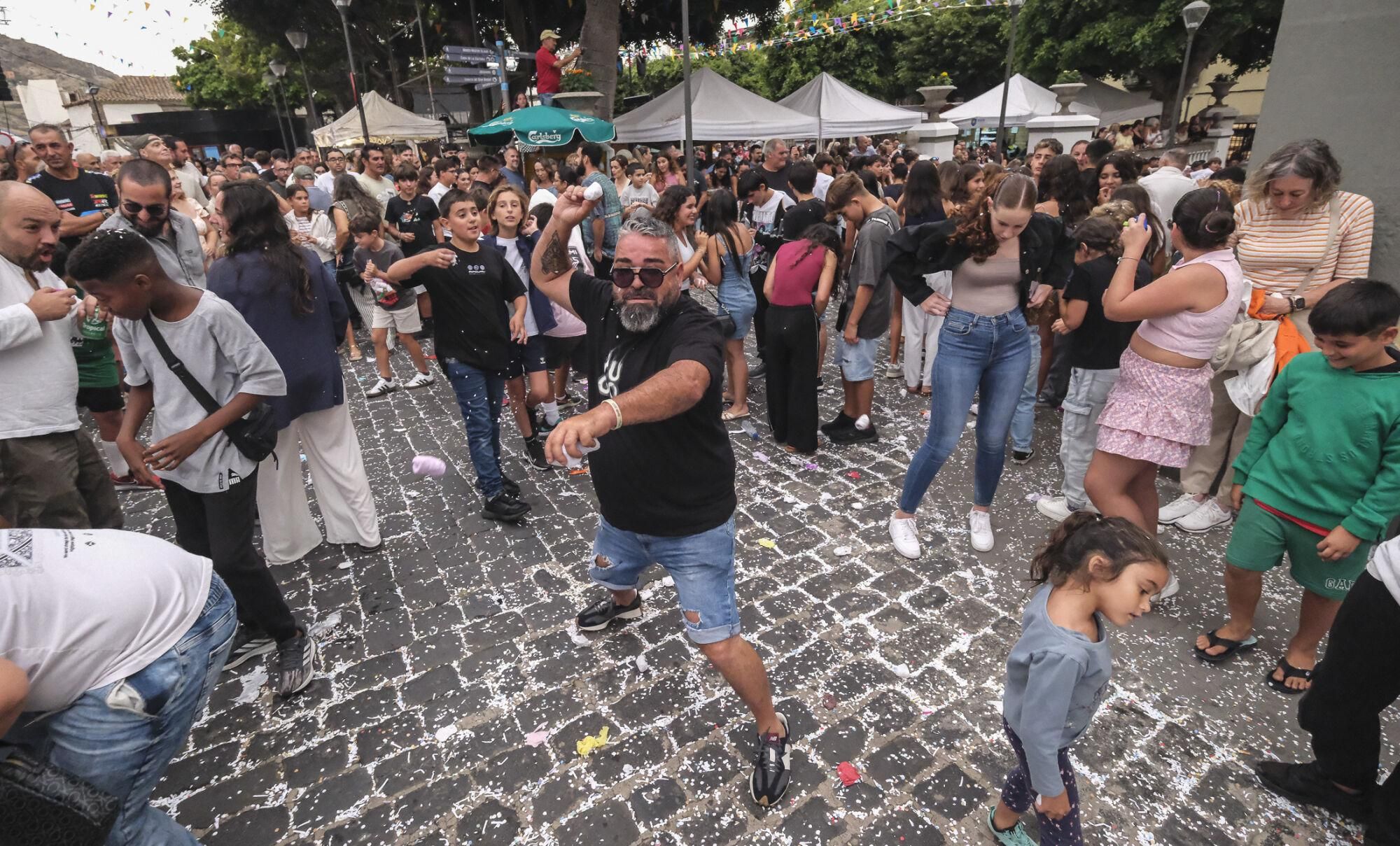 Batalla de flores en las Fiestas de la Virgen de Guíaa