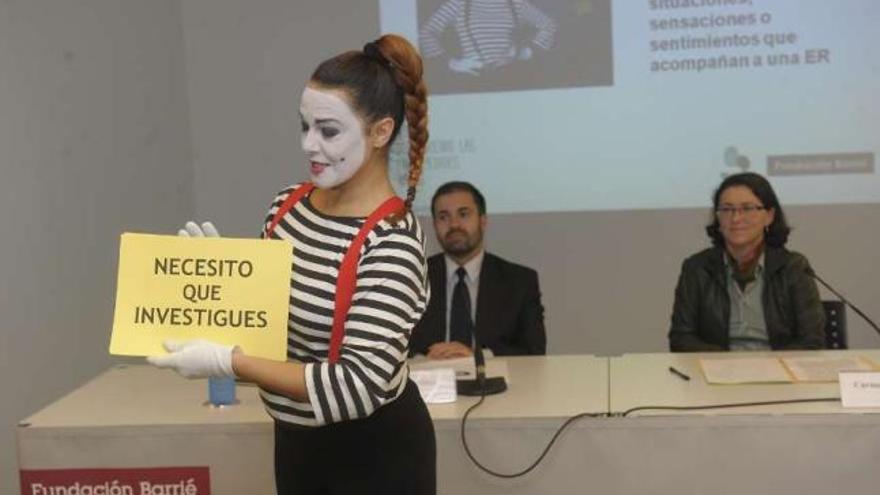 Representación de una mino, durante la presentación del programa, ayer, en la Fundación Barrié. / víctor echave