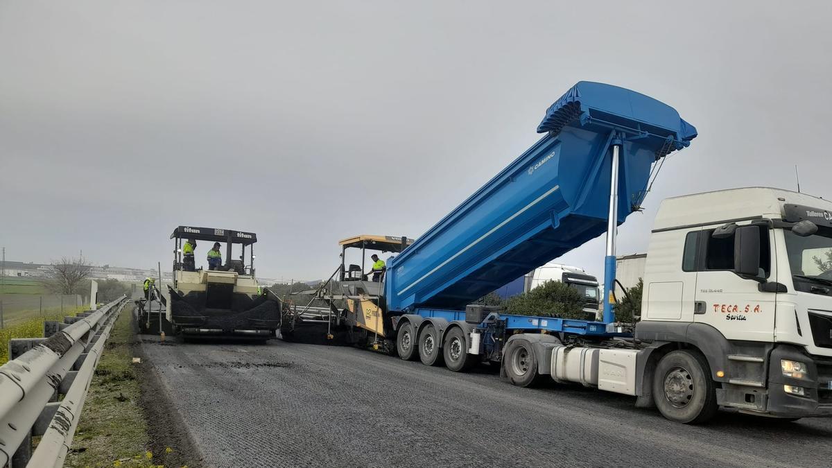 Asfaltado en carreteras autonómicas.