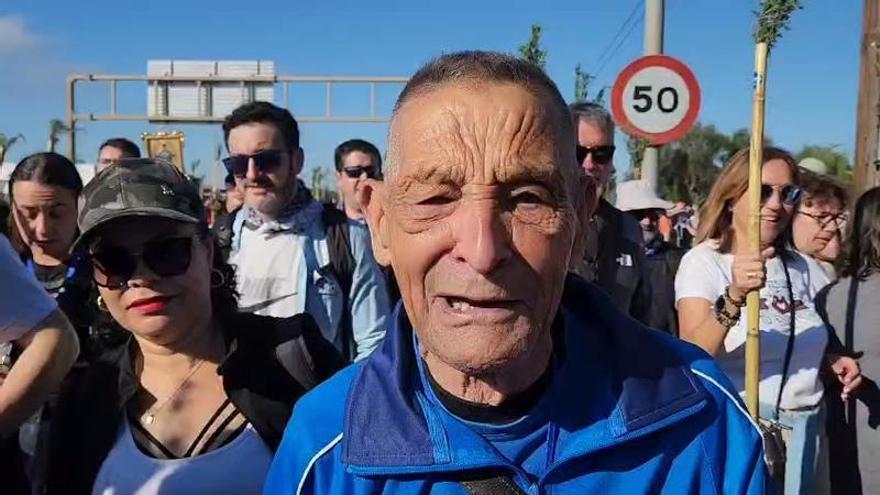 Un peregrino madrileño realiza la romería a sus 87 años: 