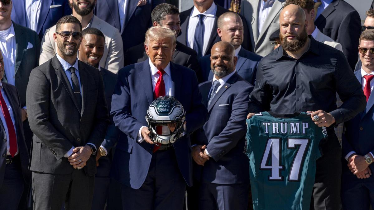 Trump recibe en la Casa Blanca a los Eagles, campeones del Super Bowl