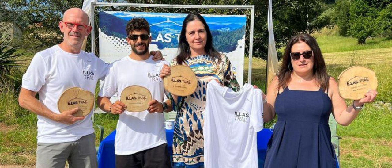 Asistentes a la presentación del «Illas trail», ayer. |