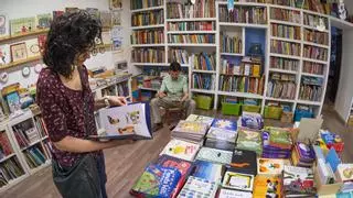 Solo la mitad de las familias catalanas usó el vale para comprar un libro gratis que reciben los niños al cumplir 6 años