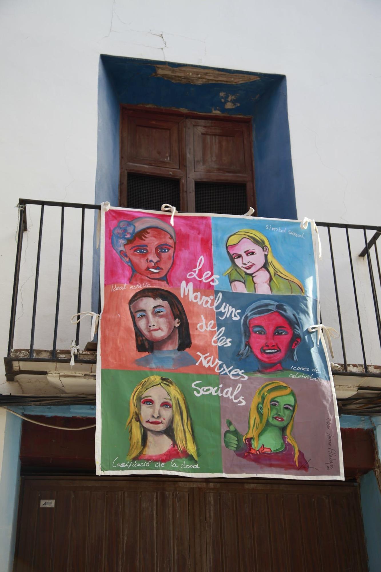 El feminismo   se reivindica   en los balcones   de Picanya